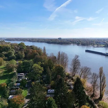 Wiesenhaus: Wohnen Im Tiny House Direkt Am Rhein * Köln