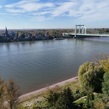 Wiesenhaus Am Rhein - Tiny & Schlaffaesser