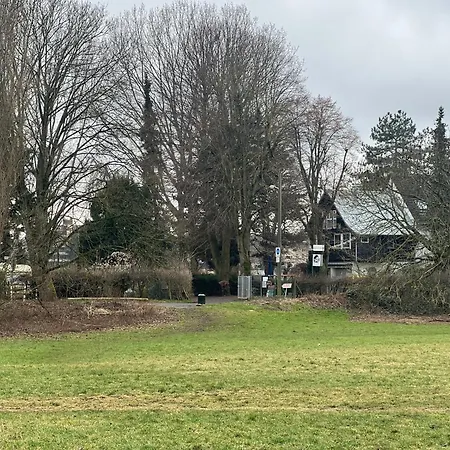 Wiesenhaus Am Rhein - Tiny & Schlaffaesser * Cologne